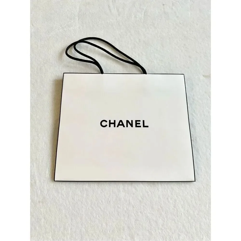 Chanel black-and-white gift bag ￼